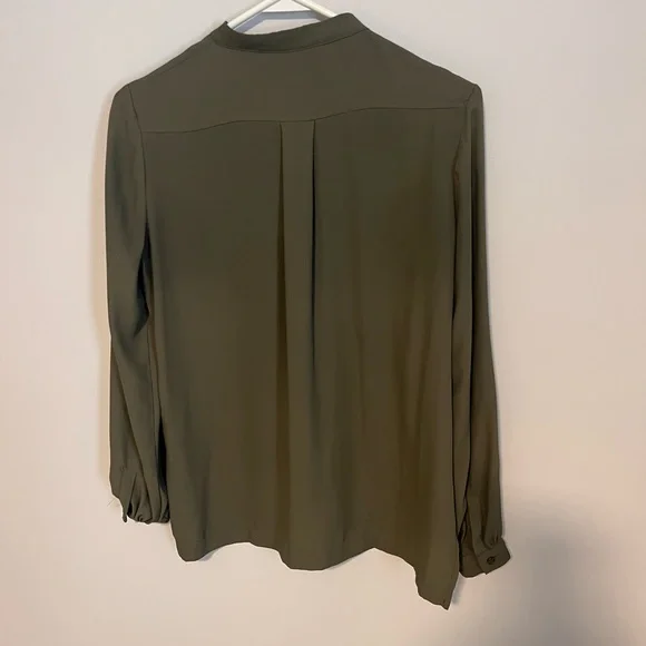 Banana Republic Olive Green Utility Blouse Women’s XS Long Sleeve Pocket Top - Picture 3 of 8